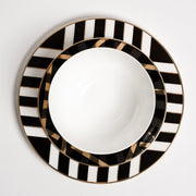 DineLuxe – Modern Dinnerware Set for Every Occasion