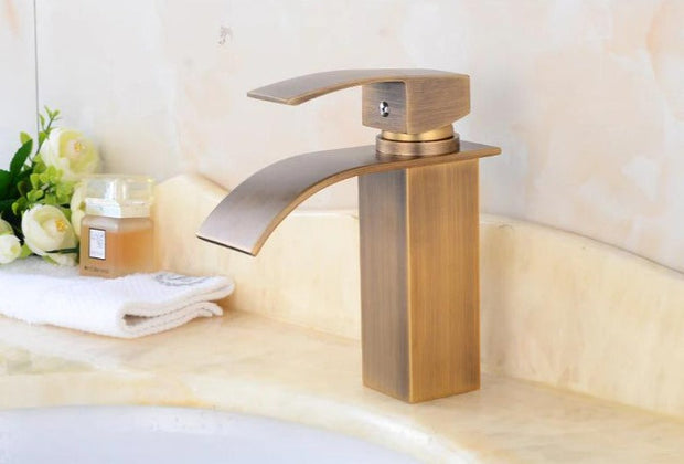 RoyalFalls – Luxurious Antique Waterfall Bathroom Fixture