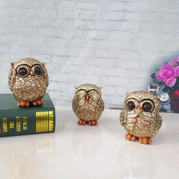 MajesticOwl – Handcrafted Owl Figurines with Feather Accents