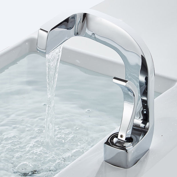 CurveFlow – Modern Arch Faucet with Sleek Design & Smooth Water Flow