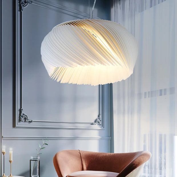 GlassGleam – Chic Transparent Pendant Light for a Sophisticated Look